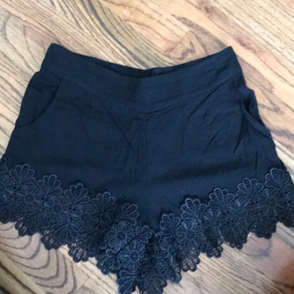 High Waisted, Floral Trim shorts